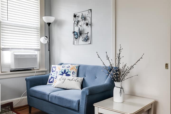 Cozy Studio In Carytown/ Shared Fenced Backyard - Richmond, VA