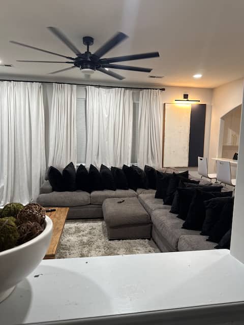 Top Airbnb: Gorgeous 5bdr home located right by Westgate Mall in Spartanburg