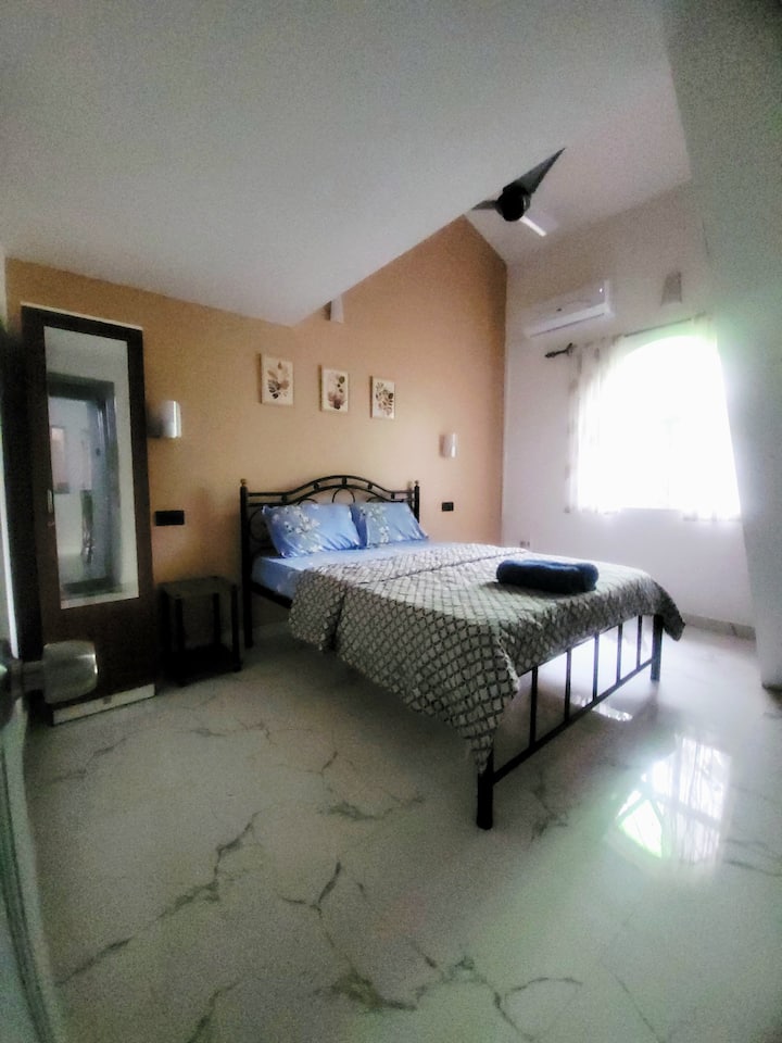 Bedroom 2 image 1
