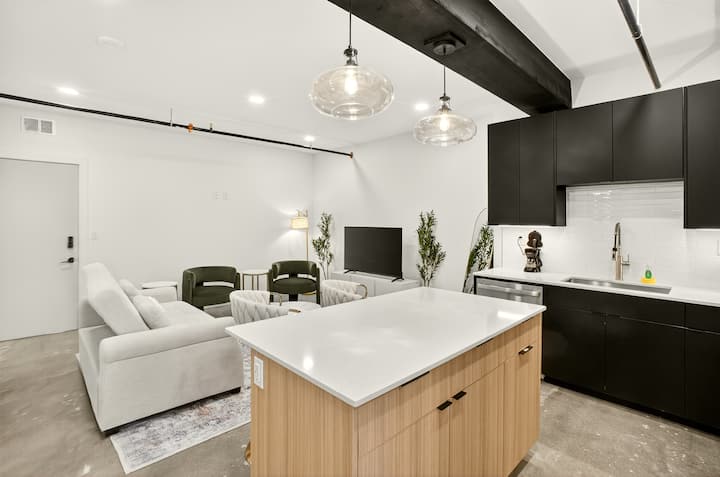 Beacon Luxury Loft | Heart Of Tulsa - Tulsa, OK