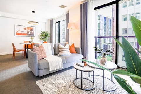 Large Stylish 1BR Apartment + Carpark in CBD