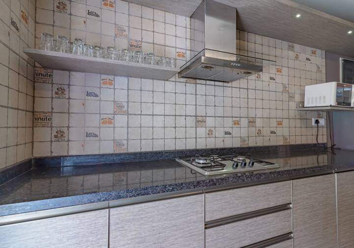 Full kitchen image 1