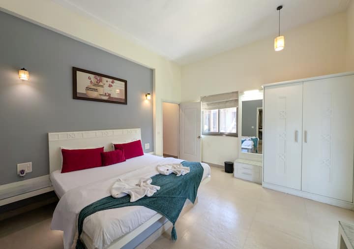 Bedroom 3 image 2