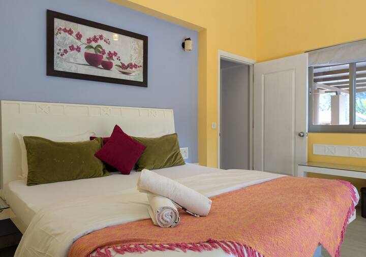 Bedroom 1 image 2