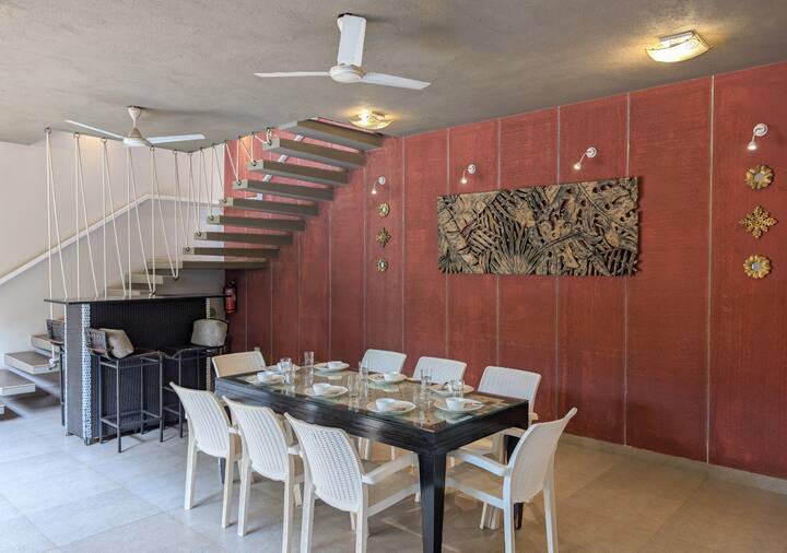 Dining area image 3