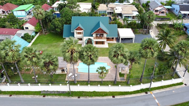 Giant Palm Tree Retreat | Castle-style Pool Villa - 普吉府