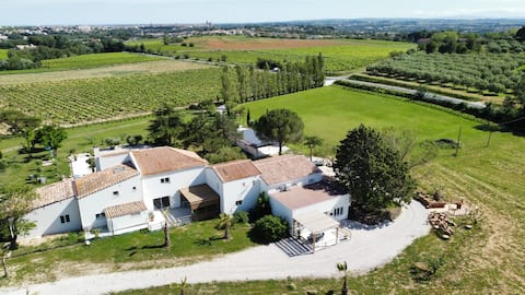 Private estate for 15 people with pool on a large estate