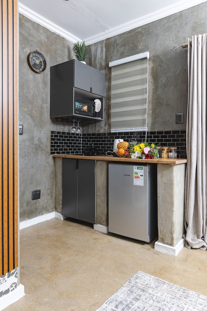 Affordable Modern Private Suit, Kempton Park - Kempton Park