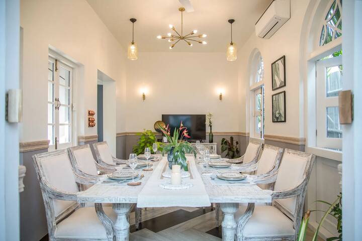 Dining area image 2