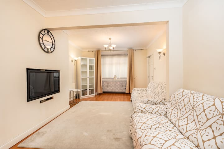 Spacious 3-bedroom Home In Watford - Watford