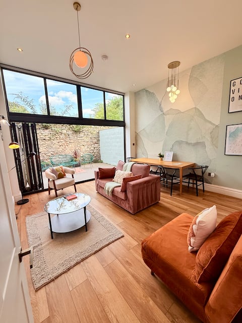 The City Nest - Sleeps 7 - Free Off Street Parking