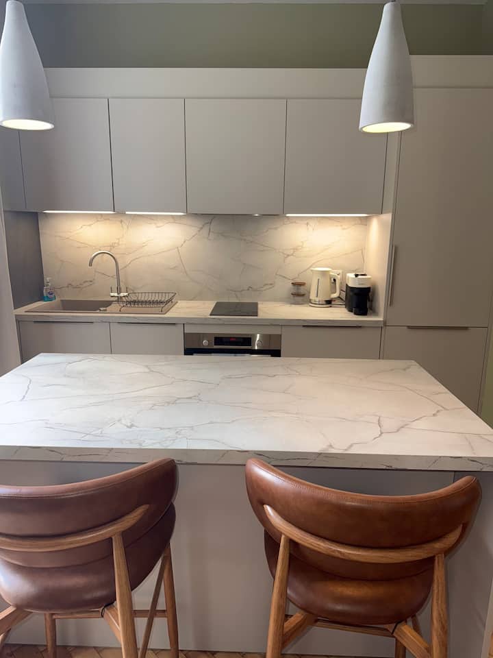 Luxury One Bedroom Apartment Central Cheltenham - Cheltenham