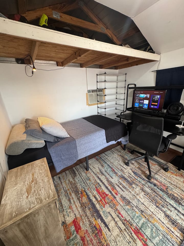 Room # 6 - Hialeah, FL