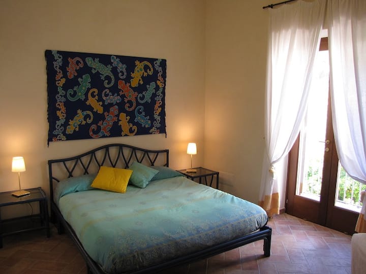 Chambre avec lit double