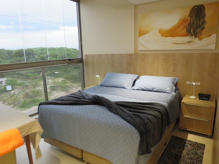 Habitación con baño privado con vistas al mar y al amanecer