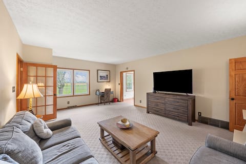Top Airbnb: Cozy Farm House| Near OSU, Dublin & DT| Sleeps 10 in Ohio