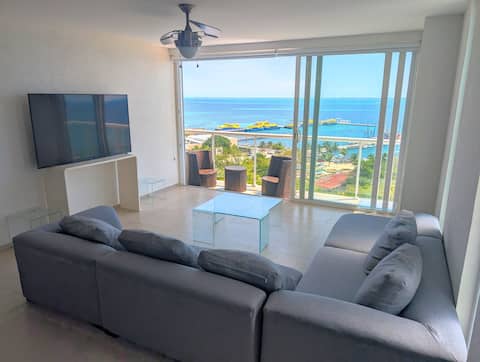 Popular Airbnb listing: Luxury Beachfront 3BR | Big Pool, Ocean-Beach view in Supermanzana 84