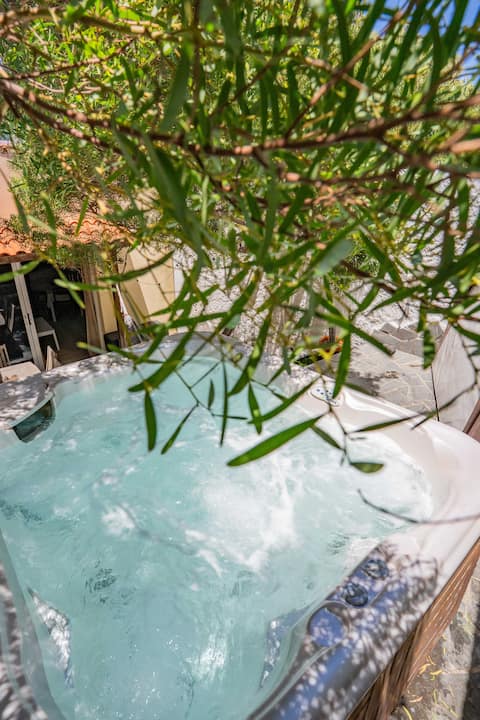 Private Jacuzzi · Magic Loft · Surf & Paradise Bea