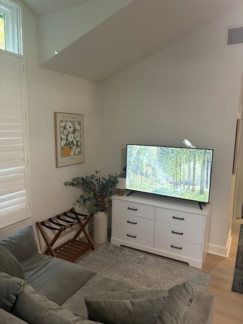 Top Airbnb: Cozy Studio in Tarrytown in West Austin Ng