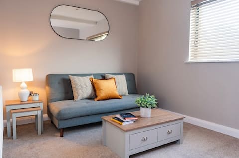 Top performing Airbnb: Duplex Apartment with Balcony, Belfast city Centre in Beersbridge