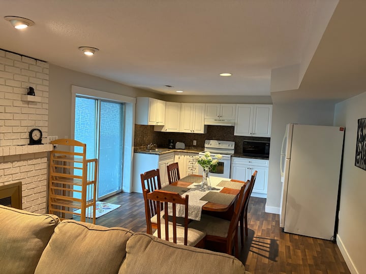Quiet Ground Level Suite Close To Trails & Shops - Port Coquitlam