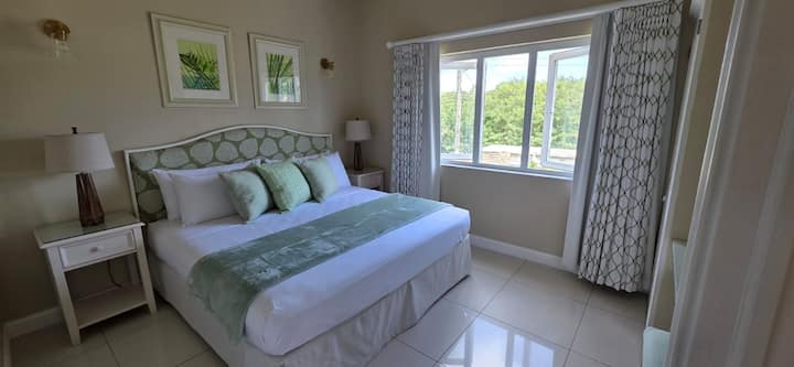 ห้องนอนวิวสระว่ายน้ำ 