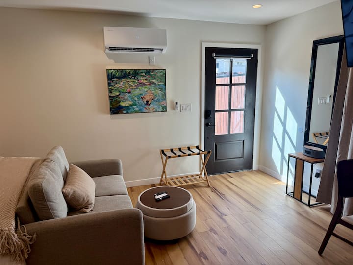 Studio With Full Kitchen $135&up No Cleaning Fee - Santa Clarita, CA