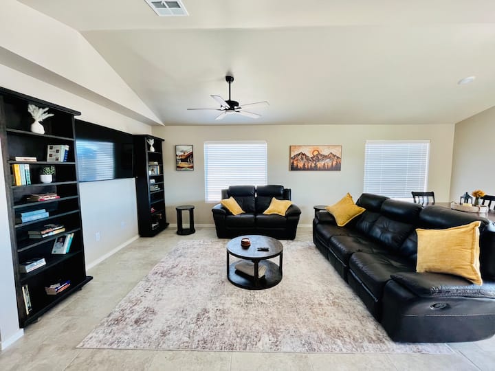 Rustic Southwest Retreat | 4br| Desert Charm - ラスクルーセス, NM