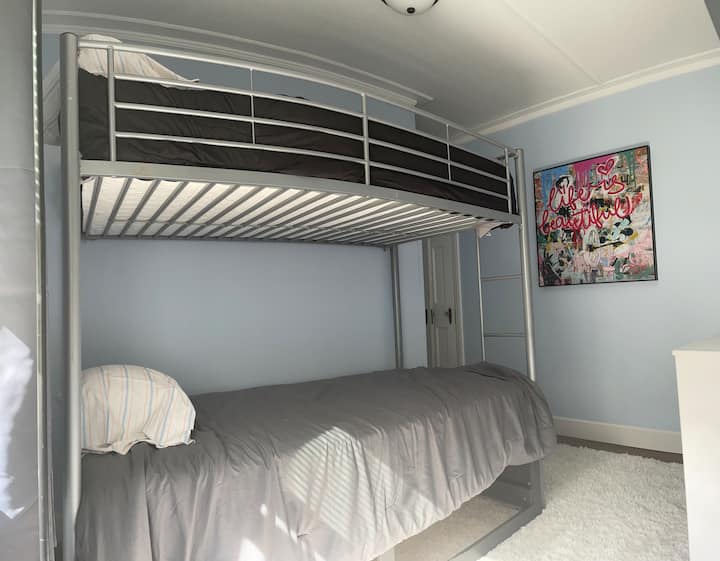 Сосема новите душеци со близнаци од 14инчи се доволно удобни за секого, не само за деца!