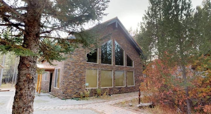 22 Mi To Ynp | Firepit & Patio | Spacious Lodge - Island Park, ID