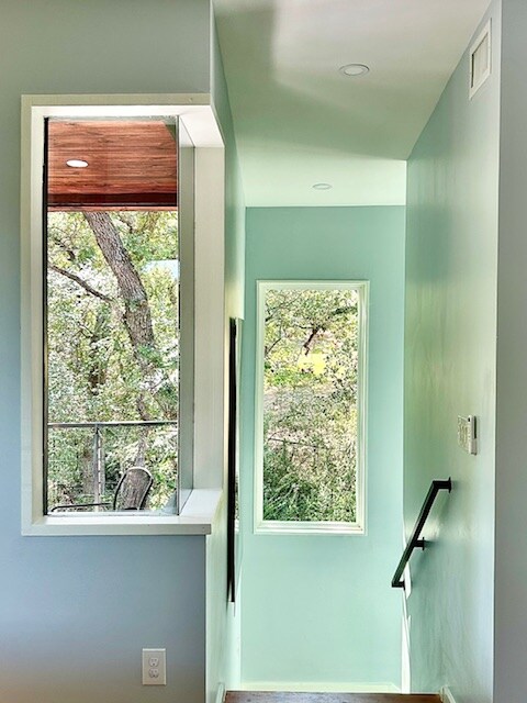 Hideaway East | Luxe Retreat By Train + Downtown
