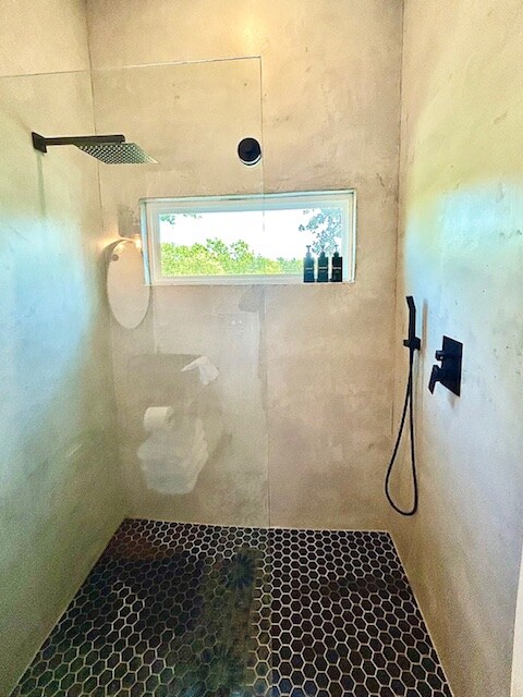 Hideaway East | Luxe Retreat By Train + Downtown