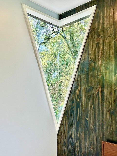 Hideaway East | Luxe Retreat By Train + Downtown