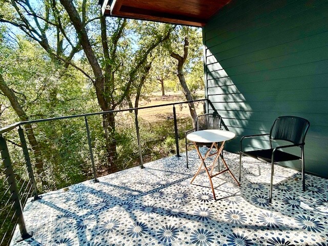 Hideaway East | Luxe Retreat By Train + Downtown