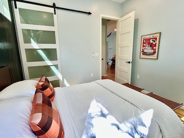 Hideaway East | Luxe Retreat By Train + Downtown
