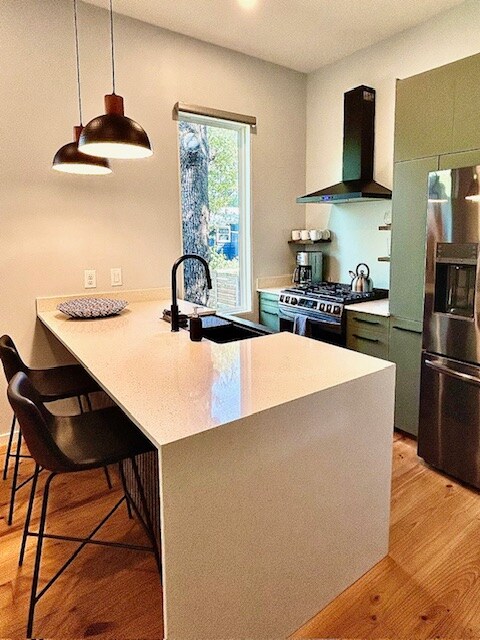 Hideaway East | Luxe Retreat By Train + Downtown