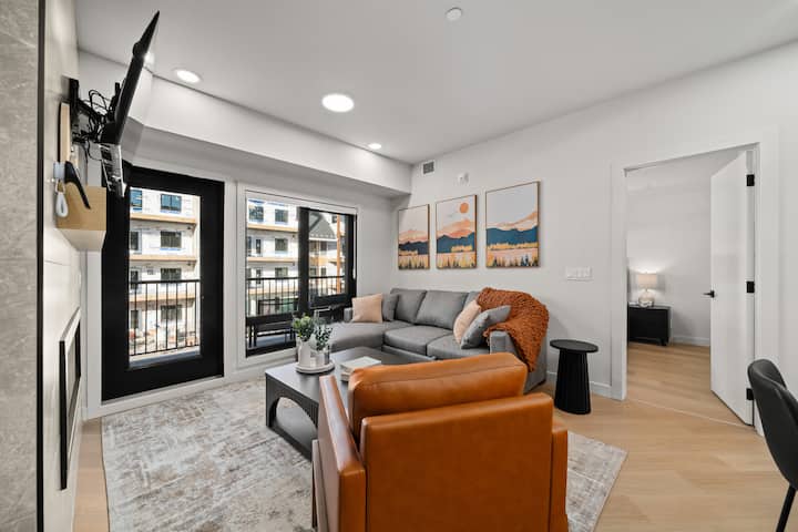 Built 2025 | Pool & Hot Tub | 15 Min To Banff - Canmore