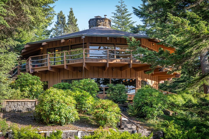 Lakefront Octagon • Hot Tub • Wine Bar • Game Room
