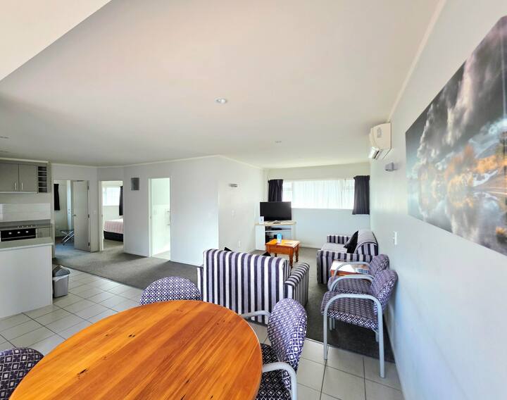 Stay By The Water – 2br Lakefront Hideaway - タウポ