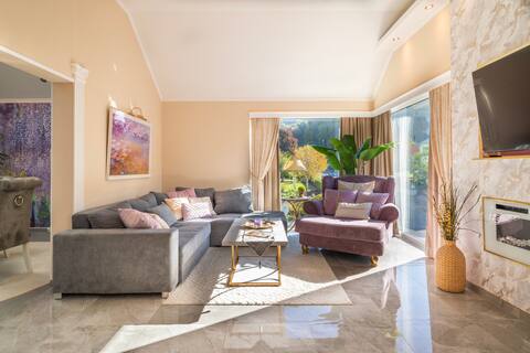 Top performing Airbnb: 3BR 10 min to LUX Airport & City | Free Parking in Canton Luxembourg