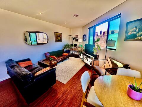 Popular Airbnb listing: Lovely 1BR Nth Melb flat steps from Errol Street! in North Melbourne