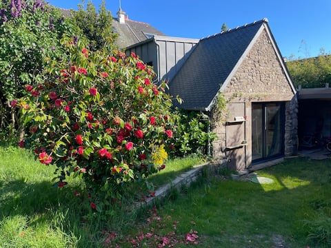 Top Airbnb: KerMamiké, the house in the garden. in Ploemeur