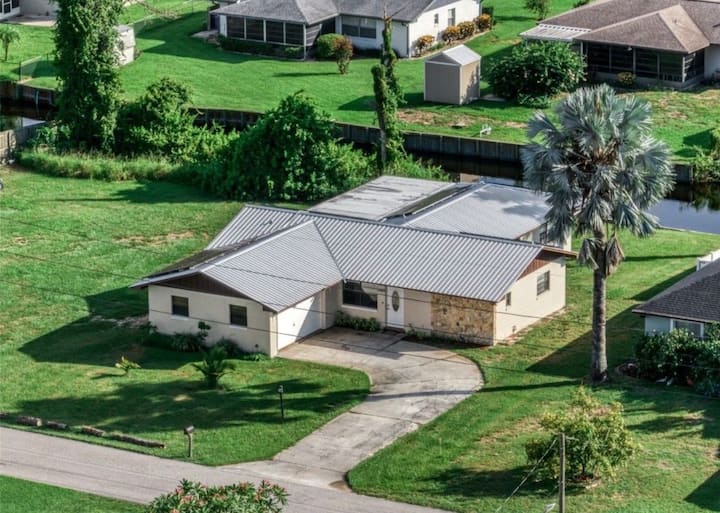 Lake Clay Canal Escape • Porch • Close To Downtown - Lake Placid, FL