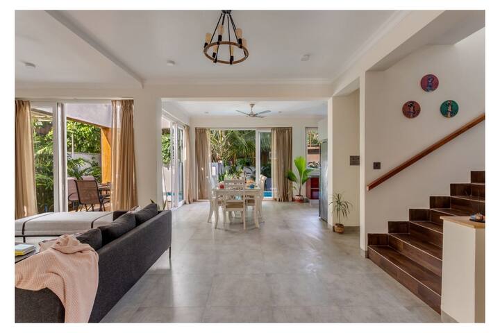 Living room image 6