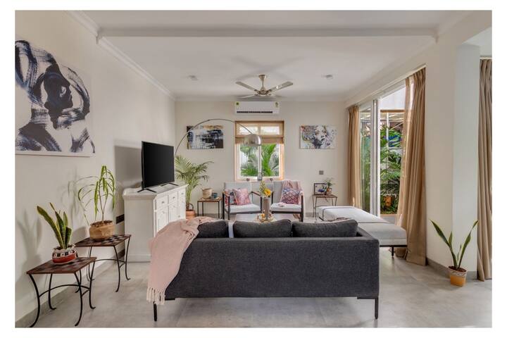Living room image 7
