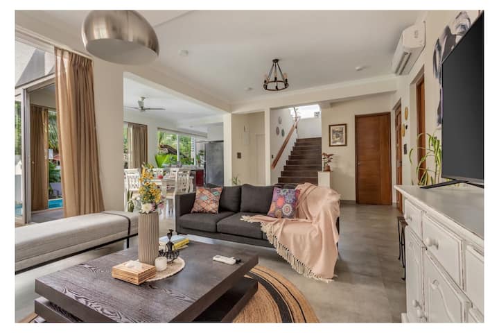 Living room image 1
