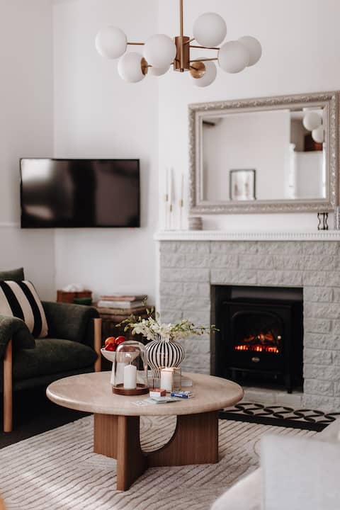 Top Airbnb: White Cottage - West. Luxe 4 Bed House in West Hobart