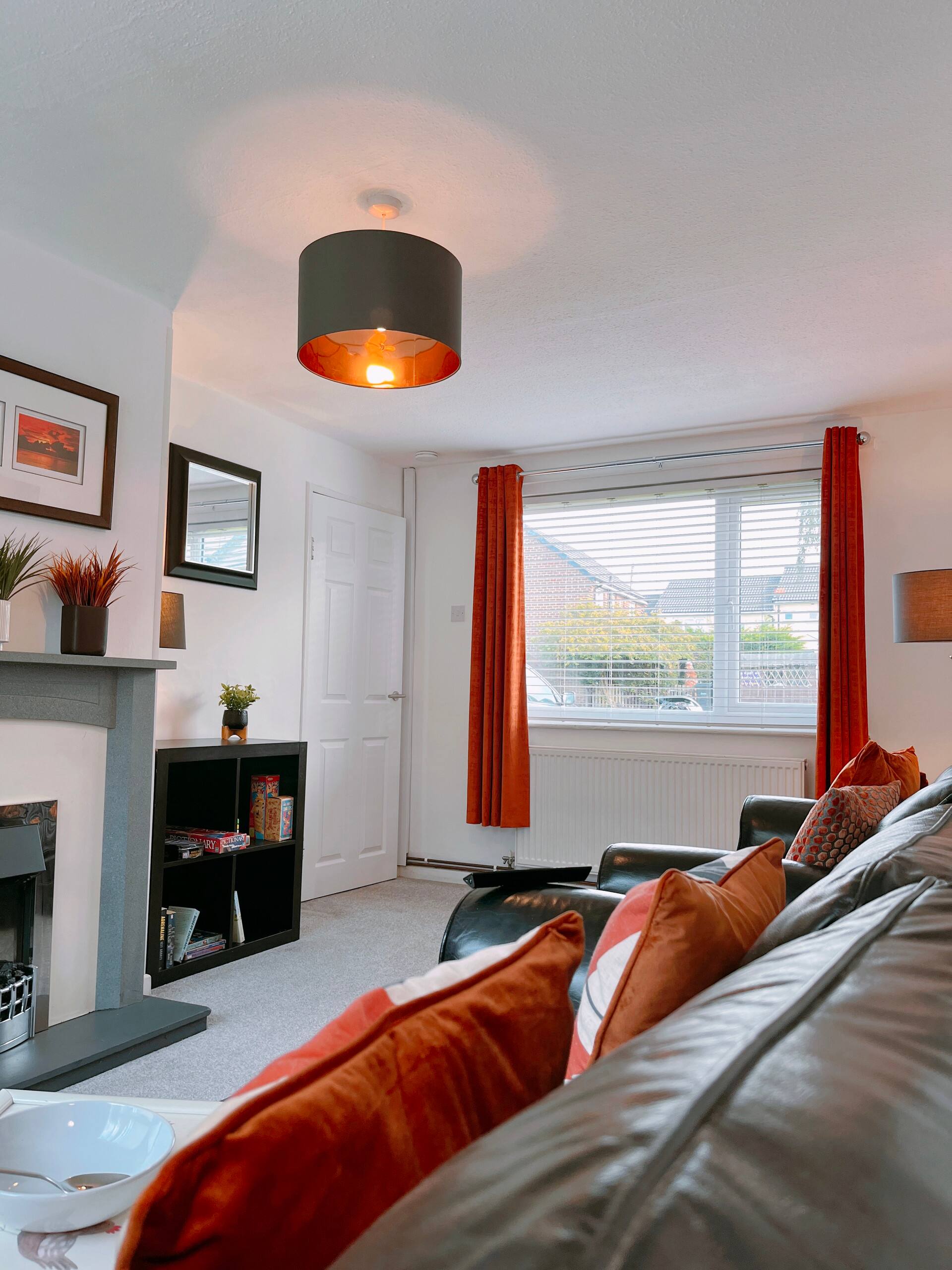 Modern 3-bed house with parking - Chorley Near M61