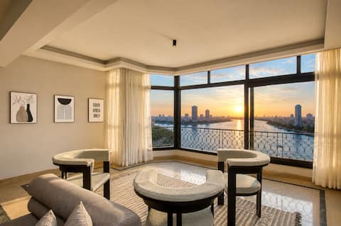 4BR Apartment with Panoramic Nile & Pyramids View