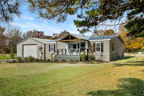 Cute country house, near airforce base!